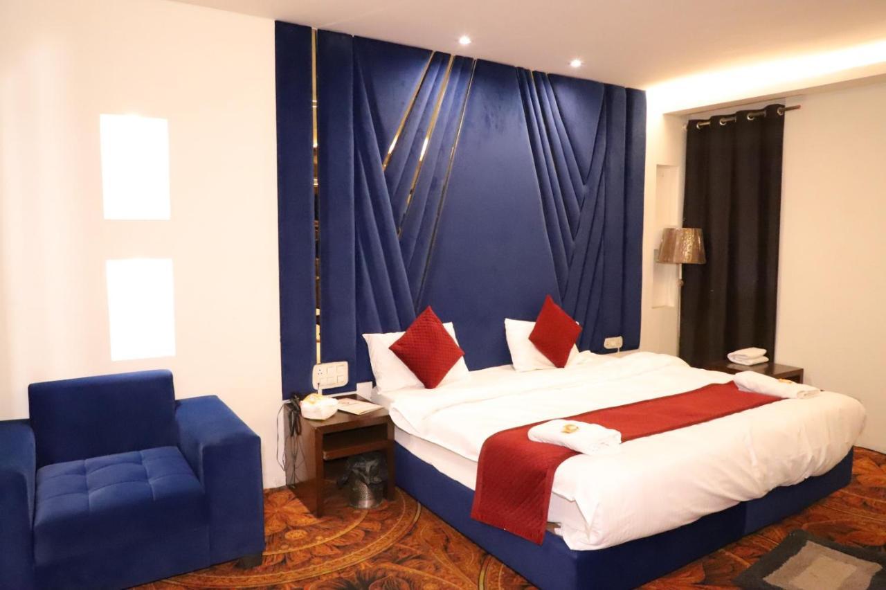 Billionaire Inn Faridabad Buitenkant foto