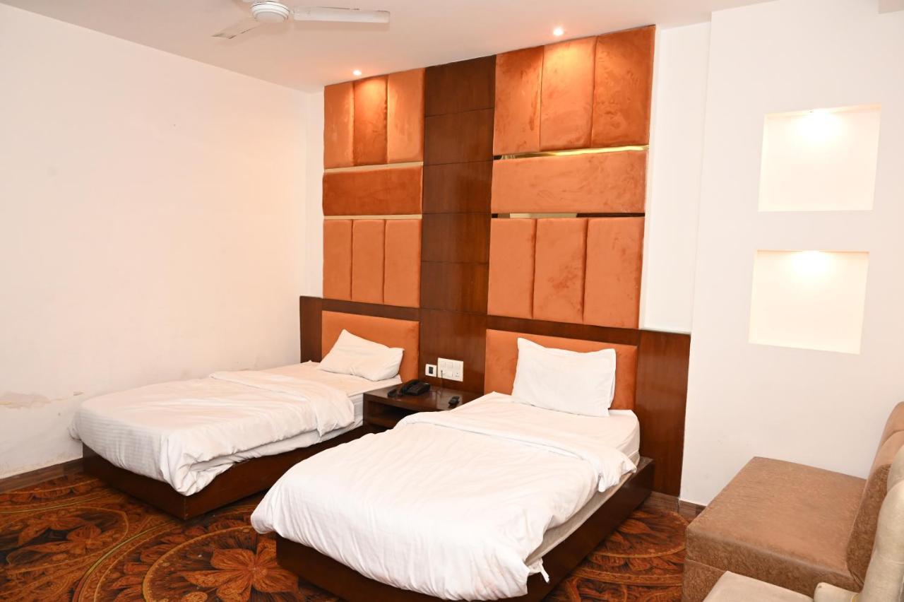 Billionaire Inn Faridabad Buitenkant foto